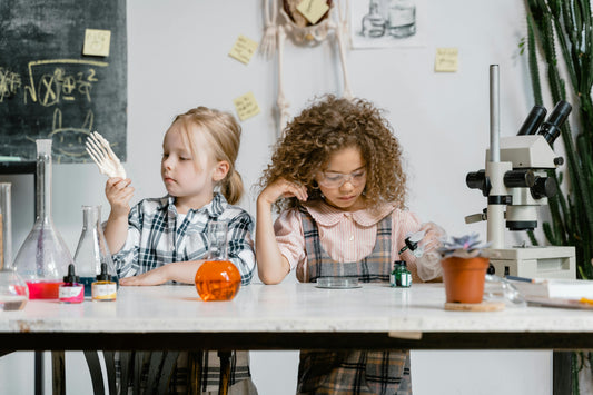 Libérez le Petit Scientifique Qui Sommeille en Votre Enfant : L'Aventure Scientifique Commence Ici !